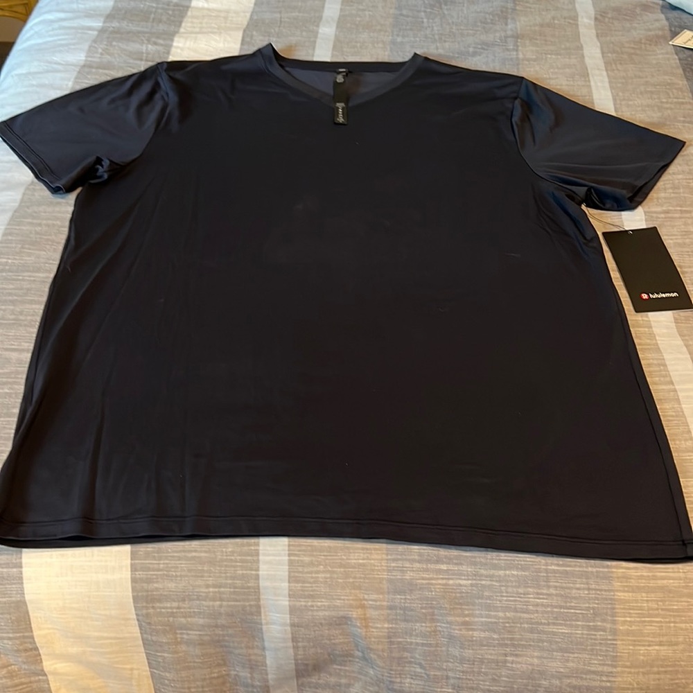 New mens Lululemon vneck tshirt.  Navy blue, size XXL.  With tags
